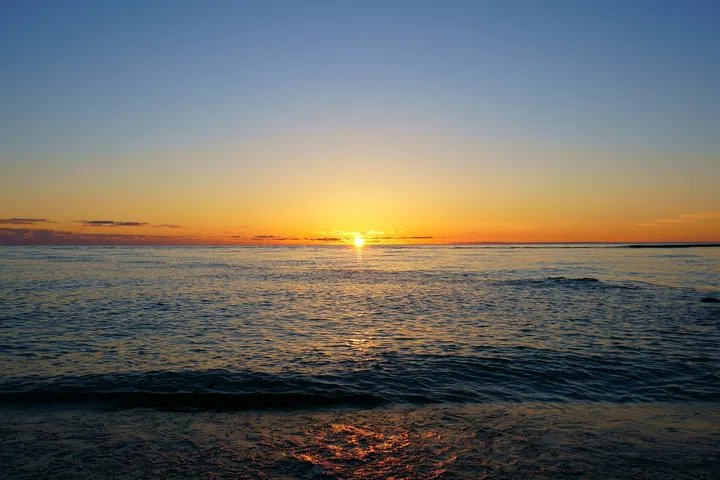 秋田県 能代市から見た日本海の夕日