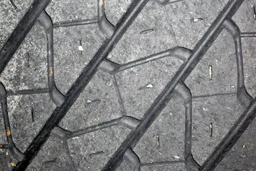 タイヤの溝の模様（近くから）