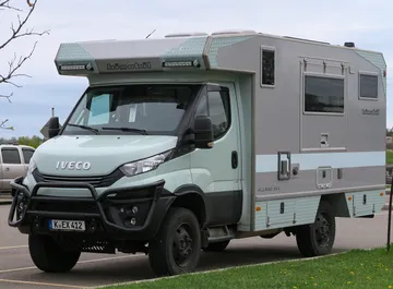 Bimobil の4輪駆動車(イヴェコ デイリー 70-180・2024年型)