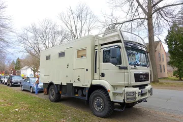 Dakar 740 を斜め前から