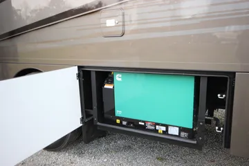 床下に積んだ発電機