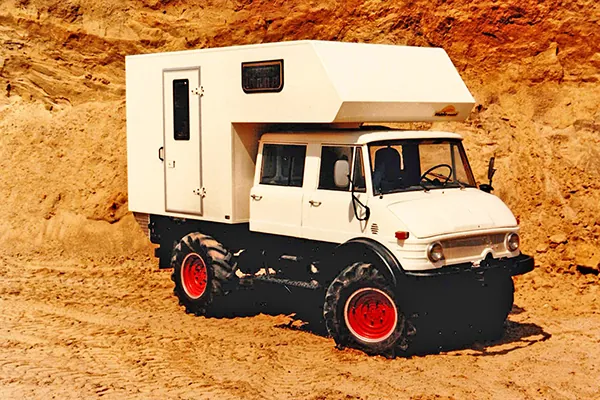 ウニモグに載せた VARIOmobil の居住の箱