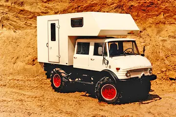 ウニモグに載せた VARIOmobil の居住の箱