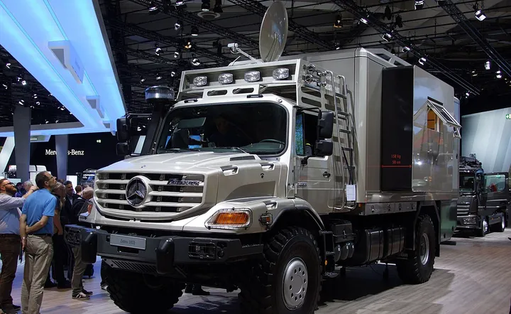 居住の箱を載せたゼトロス 1833（2014年 IAA）