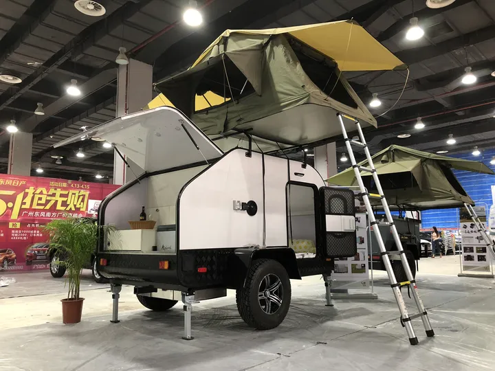 ルーフテントつき小型トレーラー（展示）